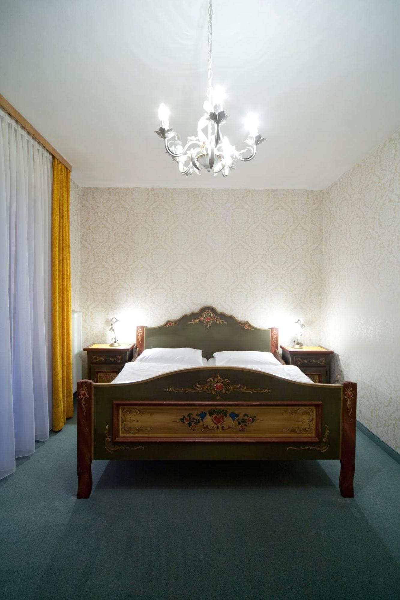 哥林素萨尔察赫Goldener Ochs住宿加早餐旅馆 外观 照片